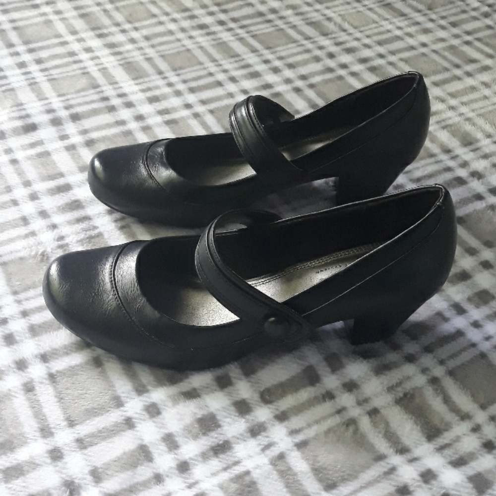 Comfortable Black Life Stride Heels with strap